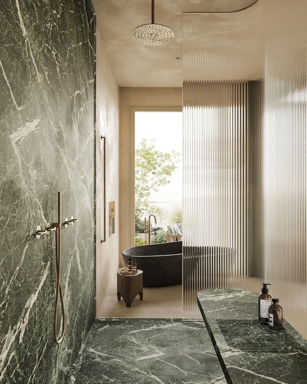 Douche habillée de marbre vert veiné de blanc, mur et sol dans la même pierre